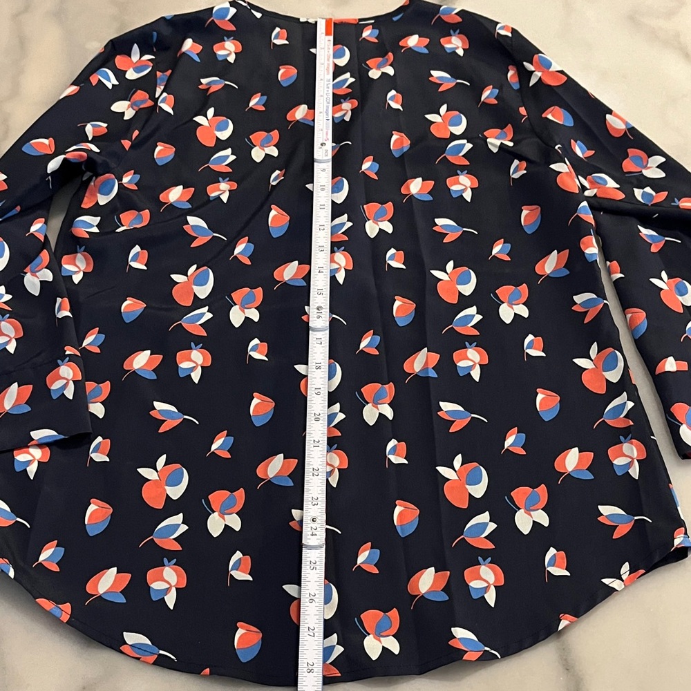 🎈Pixley Navy V Neck Floral Blouse🎁Bundle up to 5lbs for $20 Sale 📦 - Picture 9 of 13